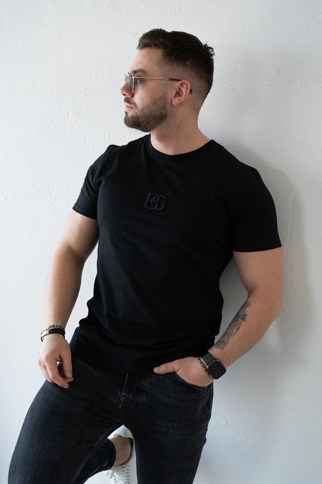 BG COUTURE ČIERNE TRIČKO S ČIERNYM LOGOM