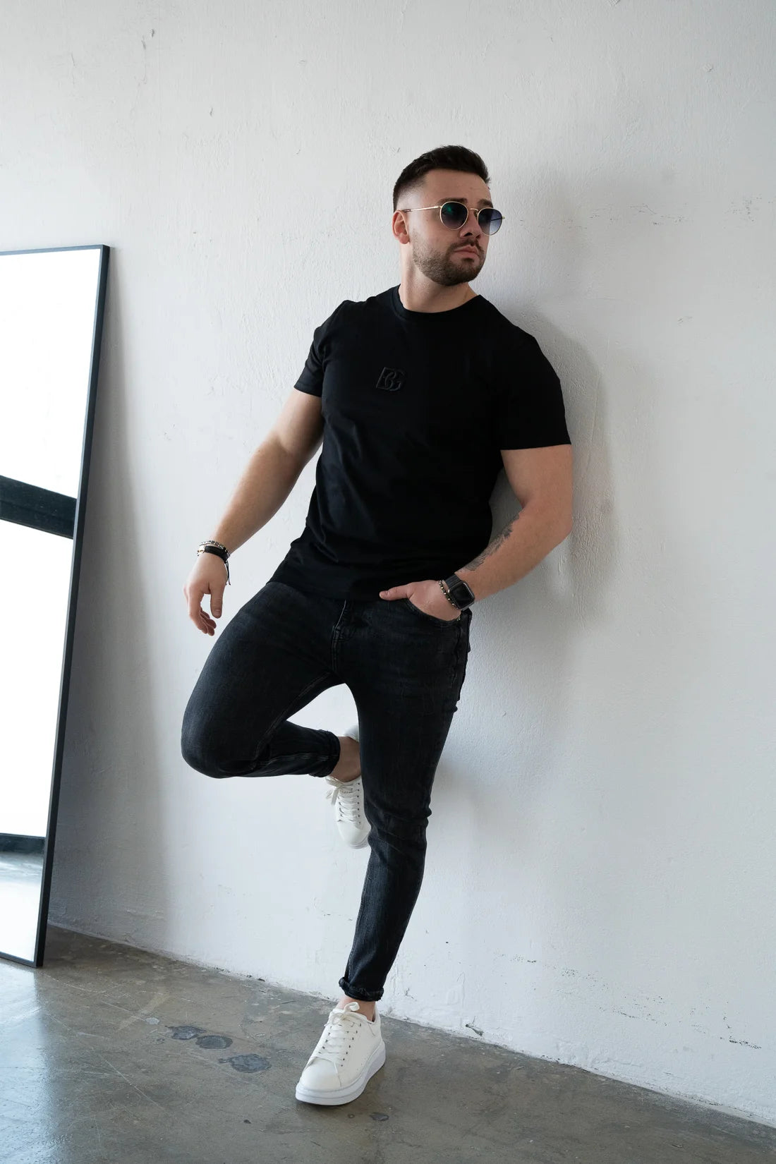 BG COUTURE ČIERNE TRIČKO S ČIERNYM LOGOM