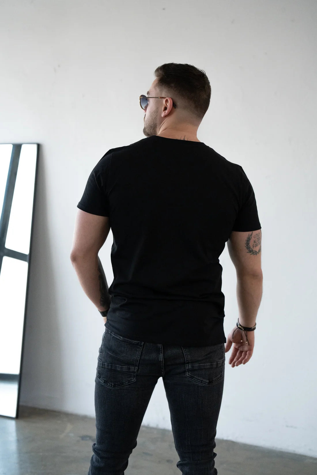 BG COUTURE ČIERNE TRIČKO S ČIERNYM LOGOM