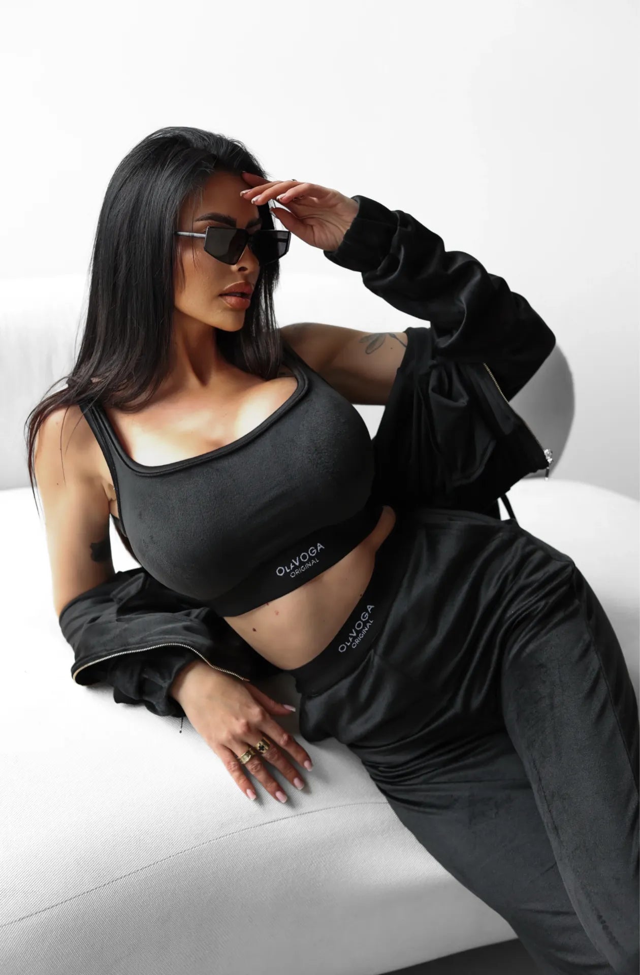 OLAVOGA THREE-PIECE WOMEN'S SET - TRES IN BLACK