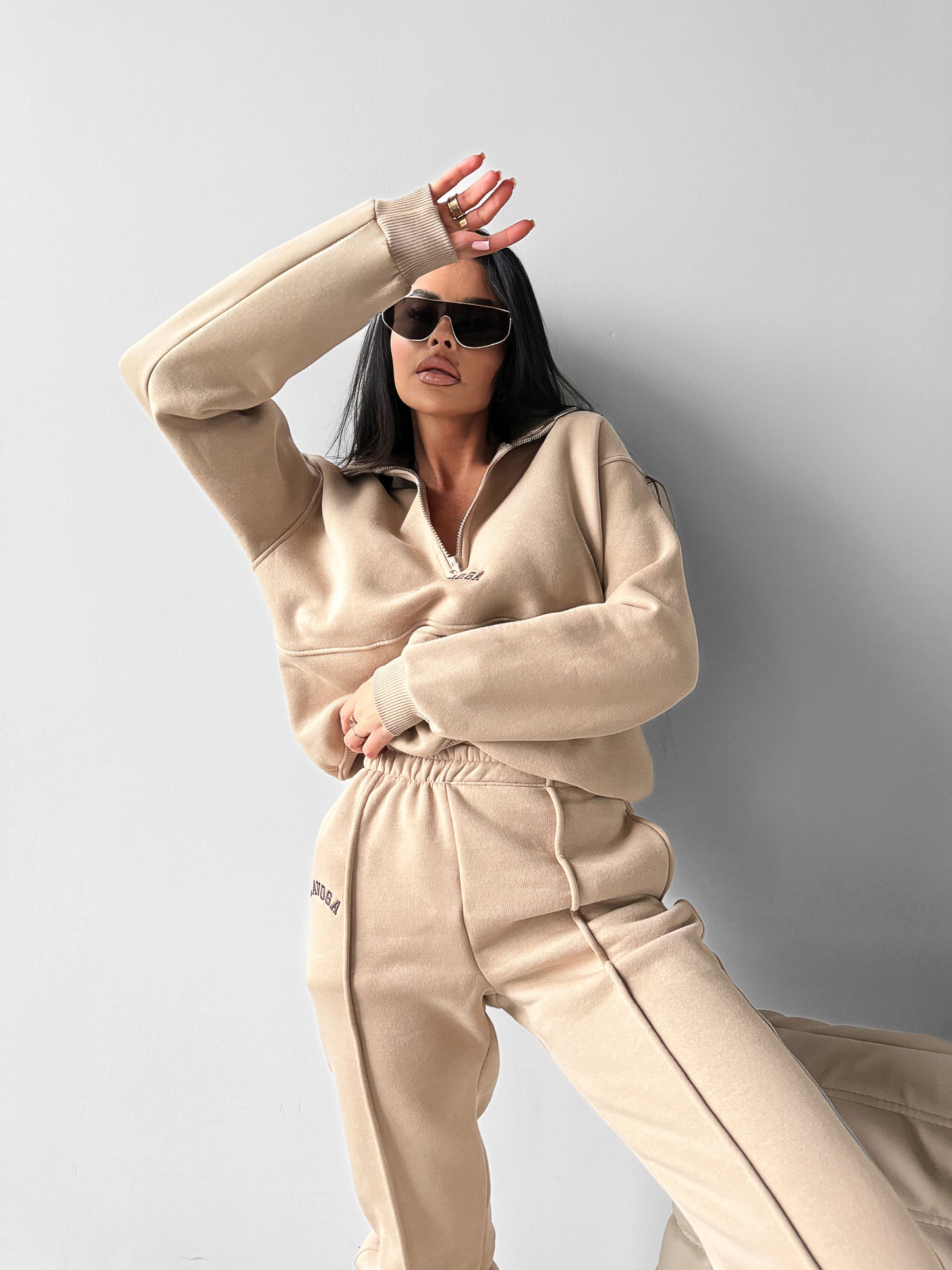 WOMEN'S TRACKSUIT OLAVOGA - PAPEL IN BEIGE COLOR
