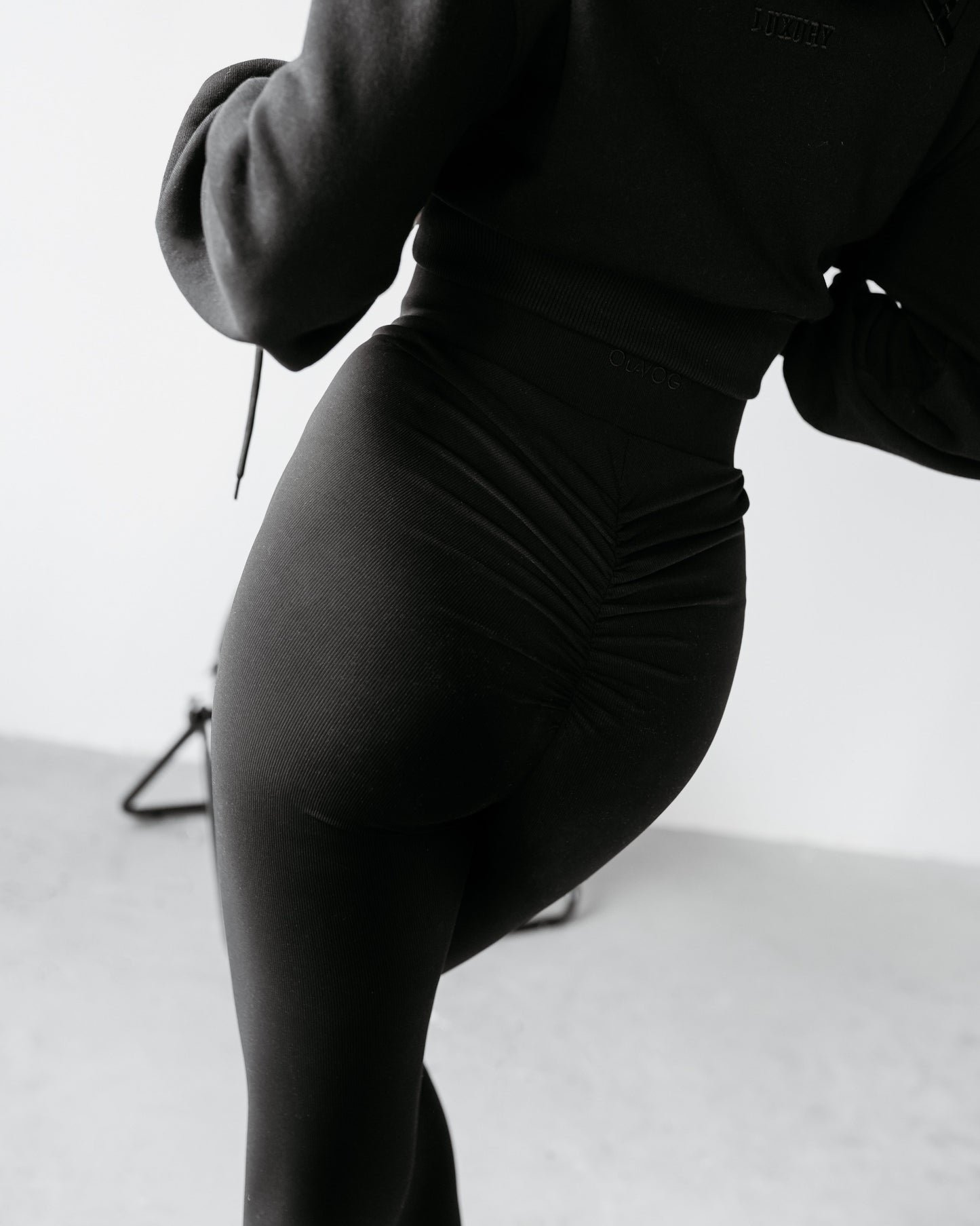 DÁMSKE LEGÍNY SO ZIPSOM OLAVOGA - MALLERA - ČIERNE