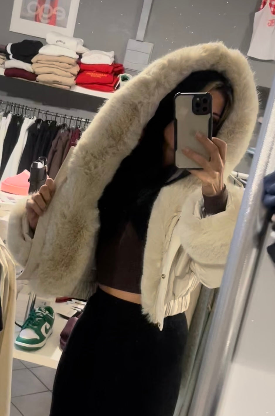 Dámska zimná bombera s kožušinkou - krémová biela