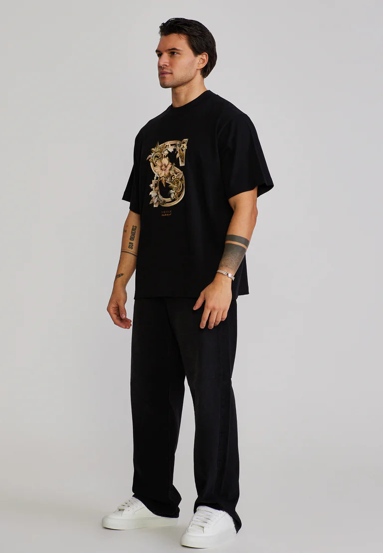 SIKSILK ‘S’ Čierne Grafické Tričko