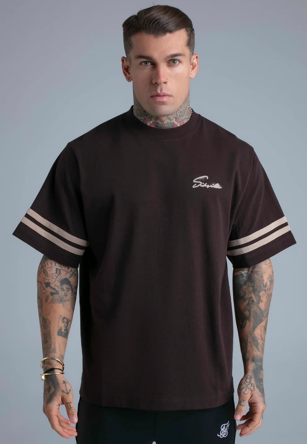 SIKSILK Hnedé Script Tričko