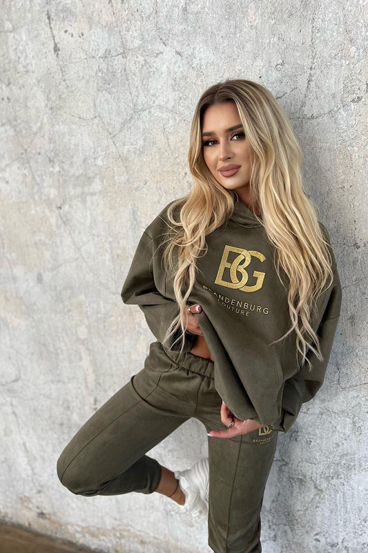 Dámska semišová súprava BG Royal Suede v khaki farbe, predný pohľad s mikinou a nohavicami.